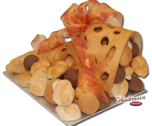 Large Cornucopia with Rolls
