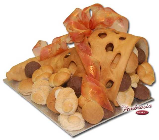 Large Cornucopia with Rolls