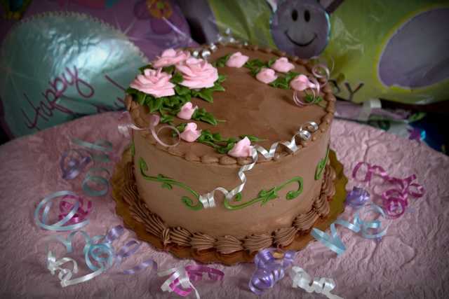 Double Layer Decorated Cakes